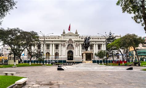 Peruvian Congresswoman Rosangella Barbarán Furiously Attacked