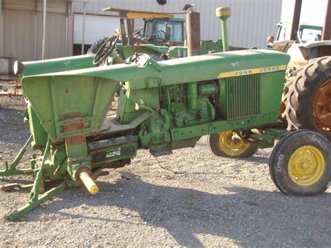 John Deere 3010 salvage tractor at Bootheel Tractor Parts