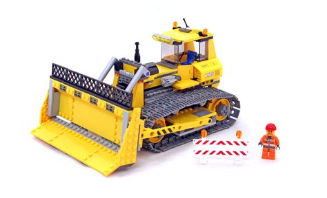 Dozer - LEGO set #7685-1 (Building Sets > City > Construction)