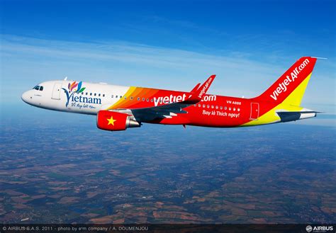 VietJet A320 suffers radome damage after bird strike. VietJet Air Airbus