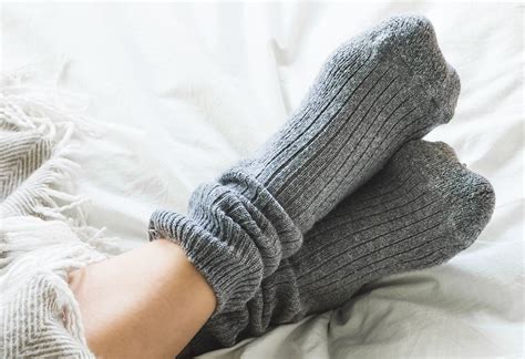 10 Best Socks for Sleeping Reviewed in Detail (Winter 2024)