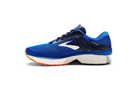 The 7 Best Running Shoes for Men With Flat Feet