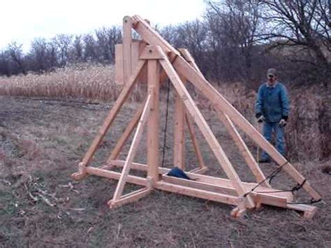 trebuchet catapult throwing pumpkin - YouTube