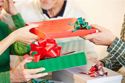 What are the Best Office Gift Exchange Ideas?