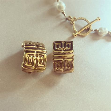 Genuine Vintage Givenchy Logo Clip-On Earrings – Amathu'sia Collections