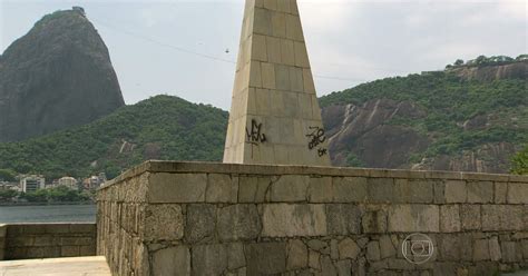 G1 - Monumento a Estácio de Sá, na Zona Sul do Rio, é pichado - notícias em Rio de Janeiro