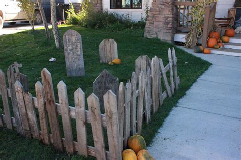 My Spooky Pallet Graveyard - Twelve On Main | Pallet halloween decorations, Pallet halloween ...
