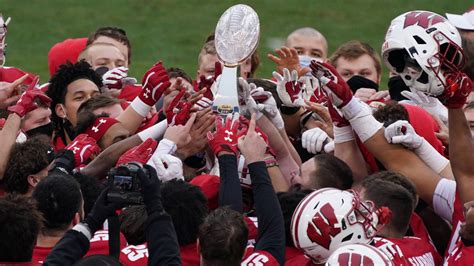 Wisconsin destroyed Duke’s Mayo Bowl trophy | Yardbarker