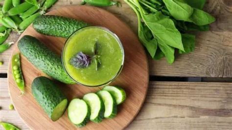 Cucumber Slices On Eyes Really Work; Here's How To Use Them