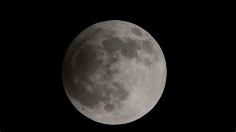 See a Lunar Eclipse, Snow Moon, and Comet—All This Weekend | Condé Nast ...