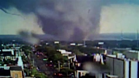 Tornado Tears Through Tuscaloosa - YouTube