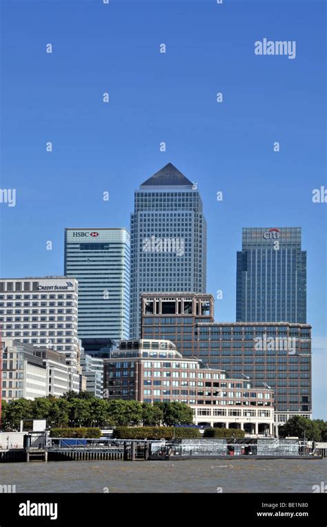 One Canada Square skyscraper office tower block flanked by HSBC bank & Citi banks banking ...