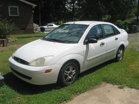 Buy used white ford focus ,4s in Charlotte, North Carolina, United States