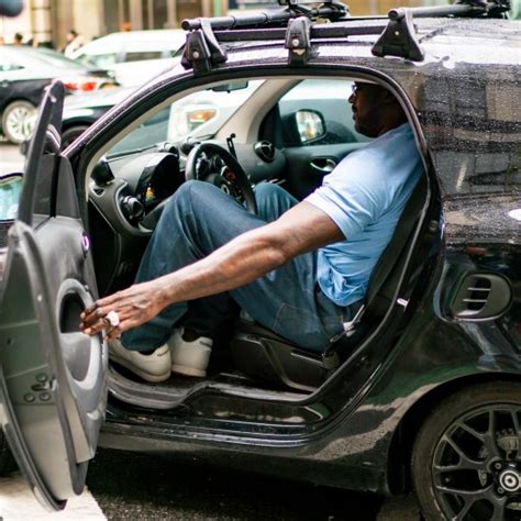 Shaquille O’Neal getting his giant frame into a Smart car is hilarious | Metro News