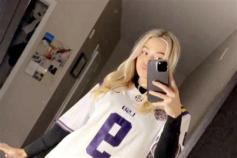 Olivia Dunne Goes Bottomless Showing Off Thighs in LSU Joe Burrow Jersey Photos – Page 3 ...