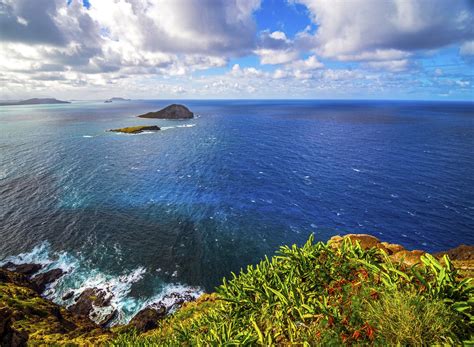 Makapuu Trail - Makapuu beach and hiking trails is probably the most beautiful and scenic area ...