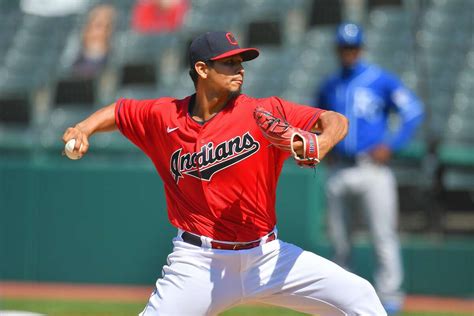 Indians' Carlos Carrasco wins first start since leukemia diagnosis