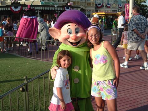 Dopey Town Square Magic Kingdom Vacation Pictures Disney World Live Suchart Family Disneyworld ...