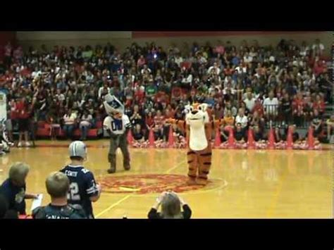 Dallas Cowboy Mascot "Rowdy" gets burned by Belton High School Mascot ...