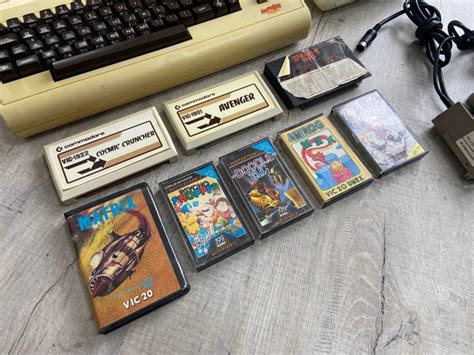 Commodore VIC 20 Bundle - Tested - Retro32