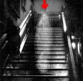 AmazingWeb: 15 foto Penampakan Hantu Paling Menggemparkan Di dunia