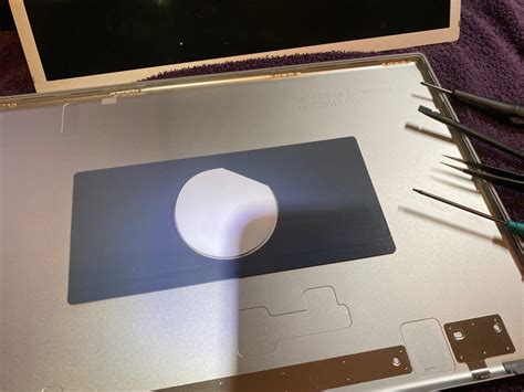 How to turn your old MacBook into a glowing light