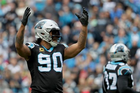 Carolina Panthers: Julius Peppers signs one year deal with team