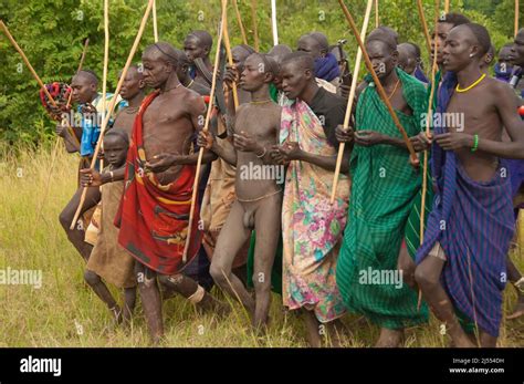 Ethiopian tribes hi-res stock photography and images - Alamy