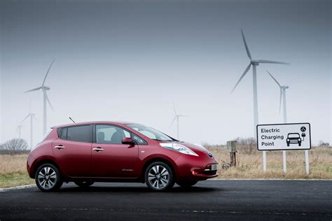 More electric charging stations than fuel stations by 2020 – Nissan Insider