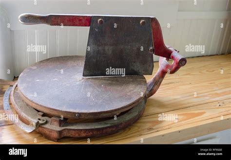 Vintage meat cleaver hinged to chopping board Stock Photo - Alamy