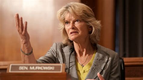 Lisa Murkowski Becomes 2nd GOP Senator to Oppose Pre-Election Supreme ...