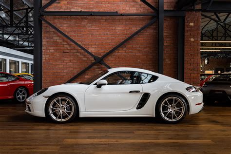 Porsche 718 Cayman White (5) - Richmonds