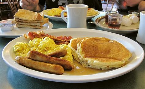 Top American Diner Food | Expert Travel Tips | The Coyote Trip