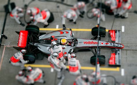 Formula 1, McLaren Formula 1, Car, Tilt shift, Pit stop Wallpapers HD / Desktop and Mobile ...