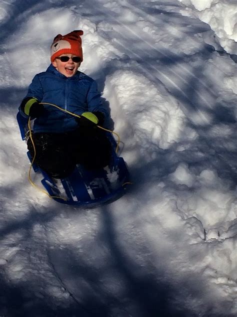 A GEEK DADDY: Best Tips for a Fun Day on the Sledding Hill