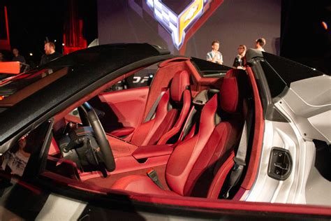 2020 Chevy Corvette convertible rocks a hardtop for the first time - CNET