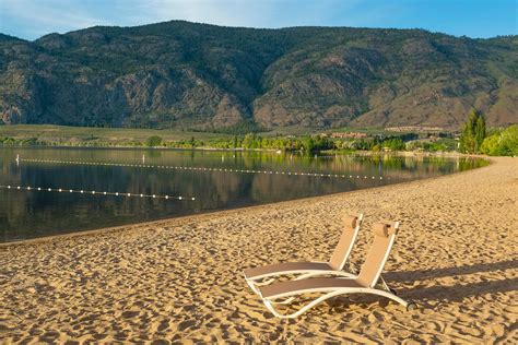 Coast Osoyoos Beach Hotel Pool: Pictures & Reviews - Tripadvisor