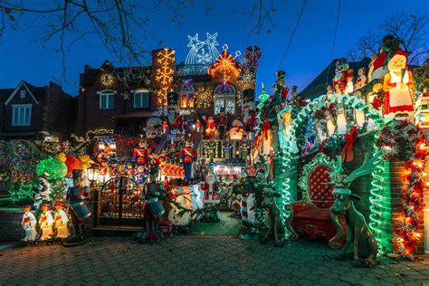 Dyker Heights Christmas Lights Guide (Tips for 2023 by a Local) - Your ...