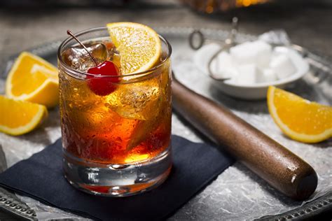 Old Fashioned: la ricetta e la storia del cocktail elegante