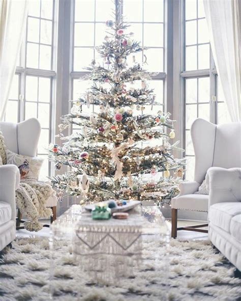 Le sapin de Noël décoré – comment créer la meilleure décoration