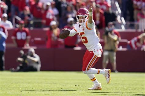 Patrick Mahomes and Chiefs torch 49ers defense, improve to 5-2 with impressive win