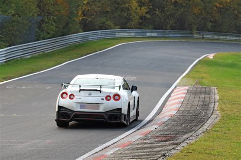 Nissan GT-R NISMO Vs. Nissan GT-R NISMO Drag Race Is an Aerodynamics Lesson - autoevolution