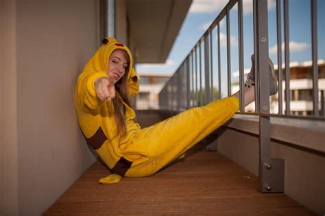 Pokemon Pikachu Cosplay by Melni6 on DeviantArt