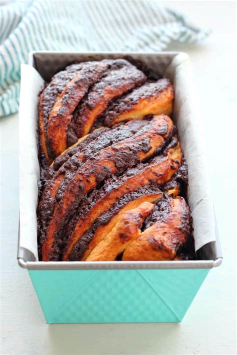 Chocolate Babka Recipe - Crunchy Creamy Sweet