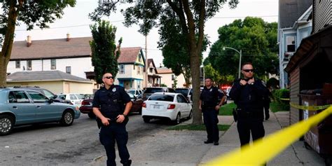 Milwaukee police shoot, kill suspect who got out of car with gun | Fox News