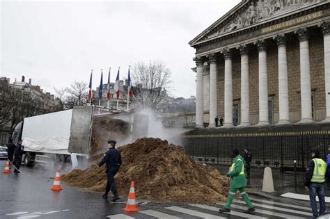 Tons of Horse Manure Dumped At French Parliament In Political Protest