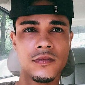 Dustin Michael - Age, Family, Bio | Famous Birthdays