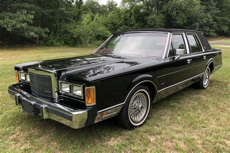 4k-Mile 1989 Lincoln Town Car Signature Series for sale on BaT Auctions ...