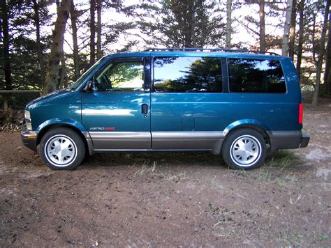 #VanLife Crew Wants Chevy to Bring Back the Astro - The News Wheel