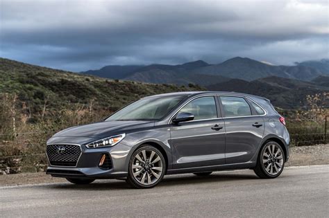 2018 Hyundai Elantra GT hatchback unveiled at Chicago auto show